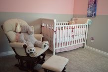 Les fauteuils scandinaves pour enfants : comment choisir un modèle adapté à leur taille et leur style de vie