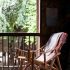 Les fauteuils scandinaves pour une ambiance cocooning dans votre chambre à coucher